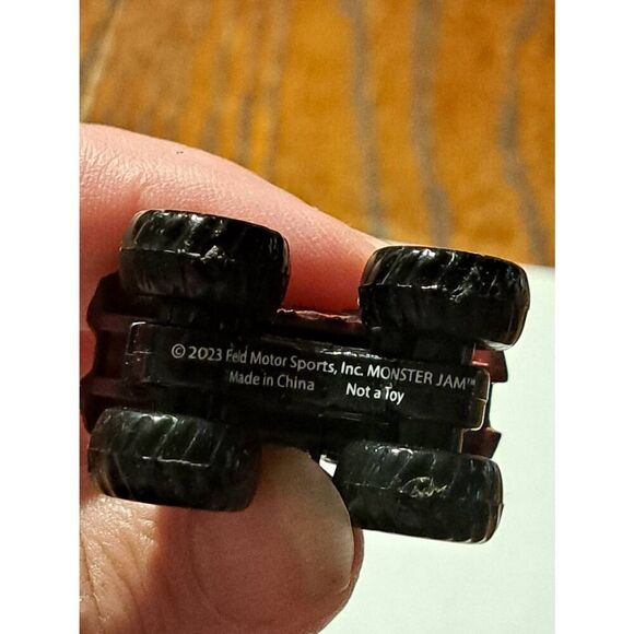 Monster Jam Mini Ornaments Lot 4 Feld 2023 Son & Grave Digger El Toro Loco Max D - Picture 6 of 6